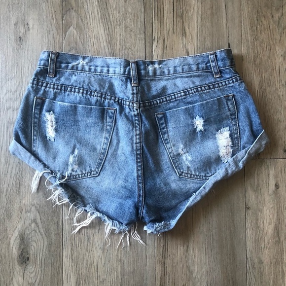 🔥SALE- Any 4/$20.   Glamorous Denim Cut Off Shorts​ - Picture 3 of 3